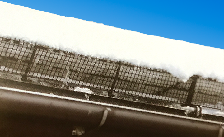 スノーメルトフェンス軒下